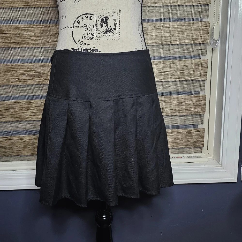 Black Pleated Skirt - Picture 1 of 5